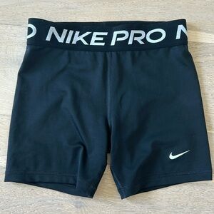 NWOT Nike Pro shorts